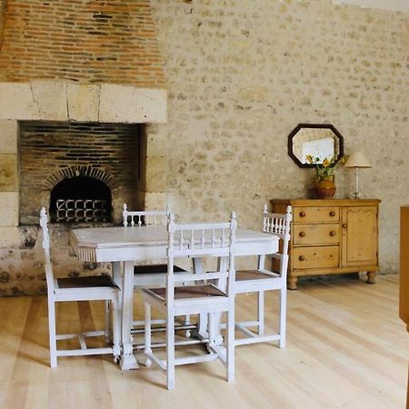 As Seen On A New Life In The Sun - Beautiful 3 Bedroom Cottage With Shared Pool Montboyer 外观 照片