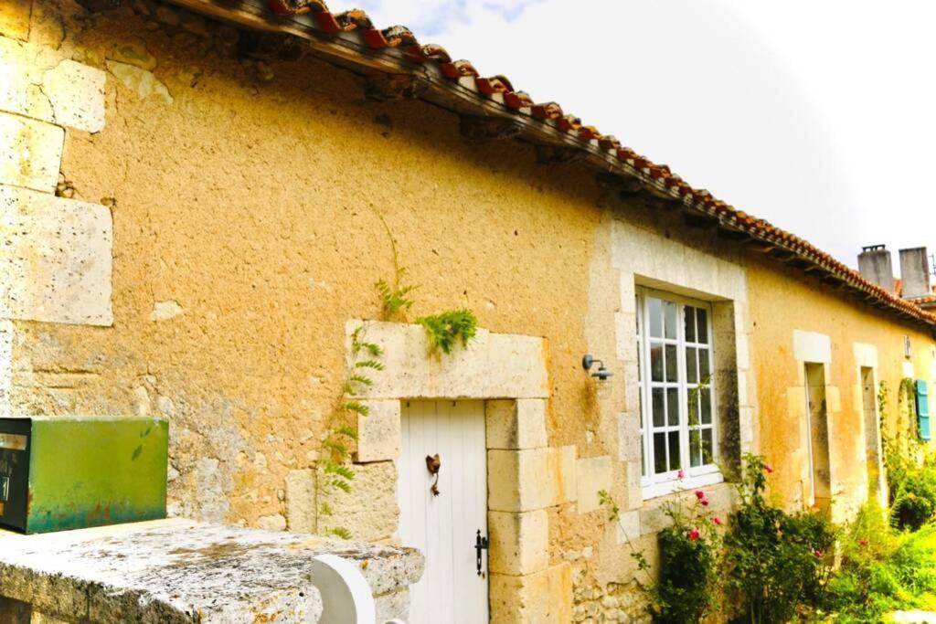 As Seen On A New Life In The Sun - Beautiful 3 Bedroom Cottage With Shared Pool Montboyer 外观 照片