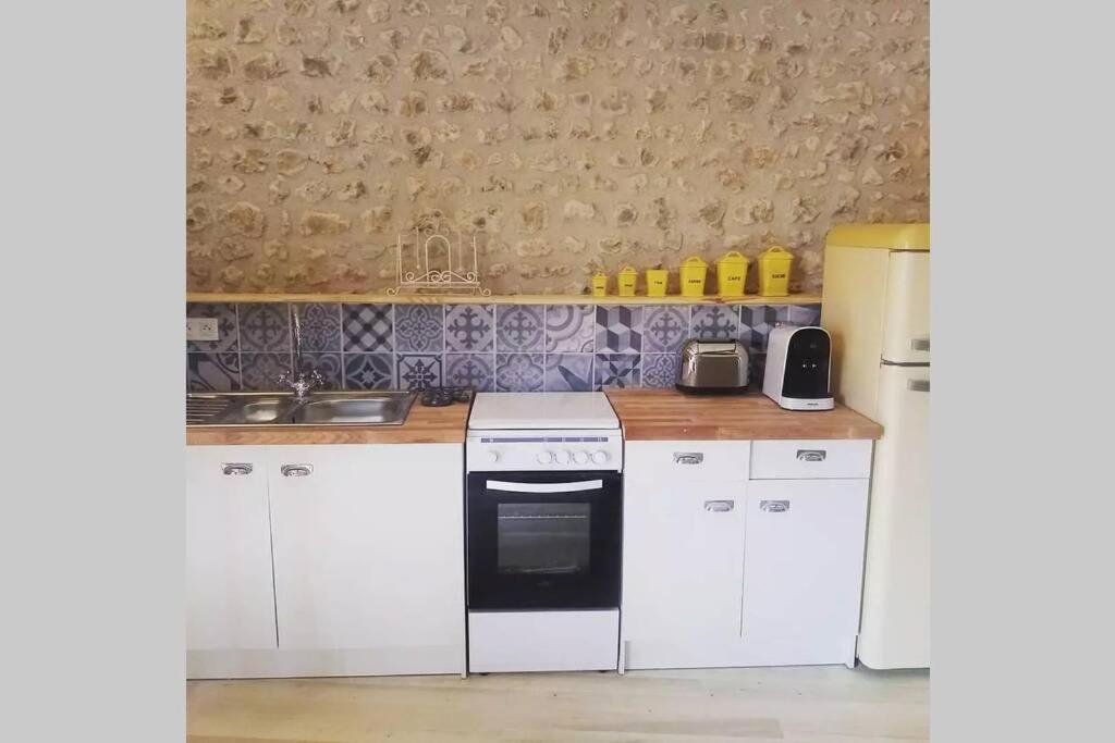 As Seen On A New Life In The Sun - Beautiful 3 Bedroom Cottage With Shared Pool Montboyer 外观 照片