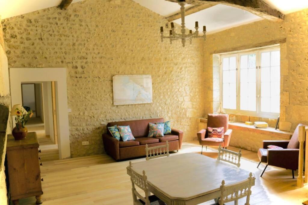 As Seen On A New Life In The Sun - Beautiful 3 Bedroom Cottage With Shared Pool Montboyer 外观 照片