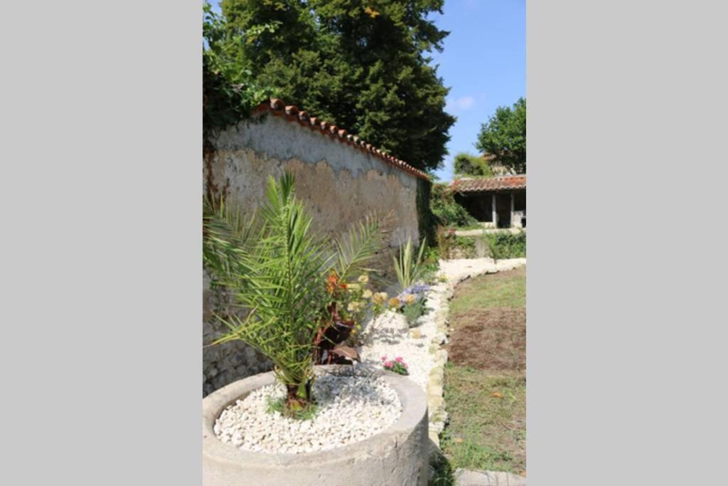 As Seen On A New Life In The Sun - Beautiful 3 Bedroom Cottage With Shared Pool Montboyer 外观 照片