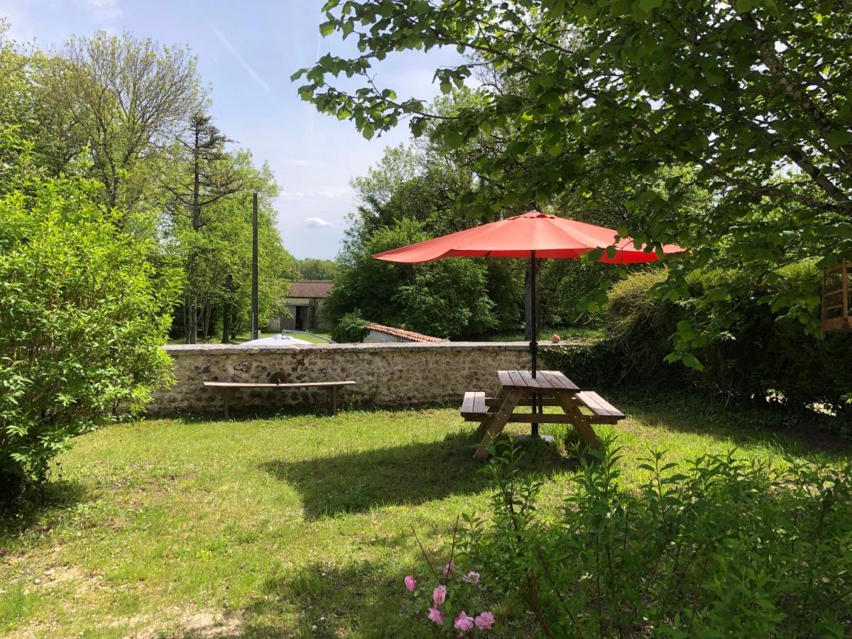 As Seen On A New Life In The Sun - Beautiful 3 Bedroom Cottage With Shared Pool Montboyer 外观 照片