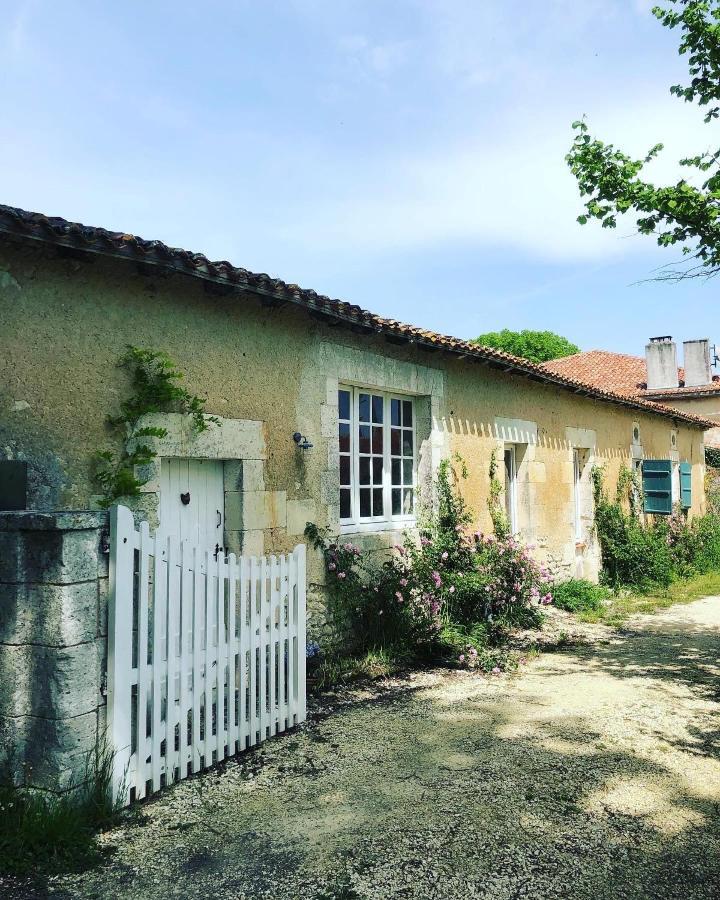 As Seen On A New Life In The Sun - Beautiful 3 Bedroom Cottage With Shared Pool Montboyer 外观 照片