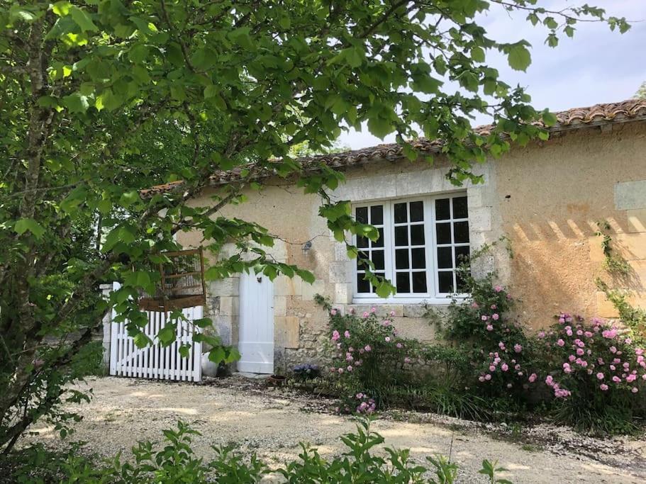 As Seen On A New Life In The Sun - Beautiful 3 Bedroom Cottage With Shared Pool Montboyer 外观 照片