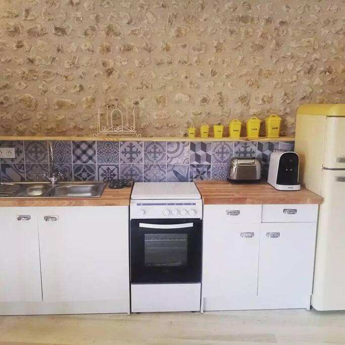 As Seen On A New Life In The Sun - Beautiful 3 Bedroom Cottage With Shared Pool Montboyer 外观 照片